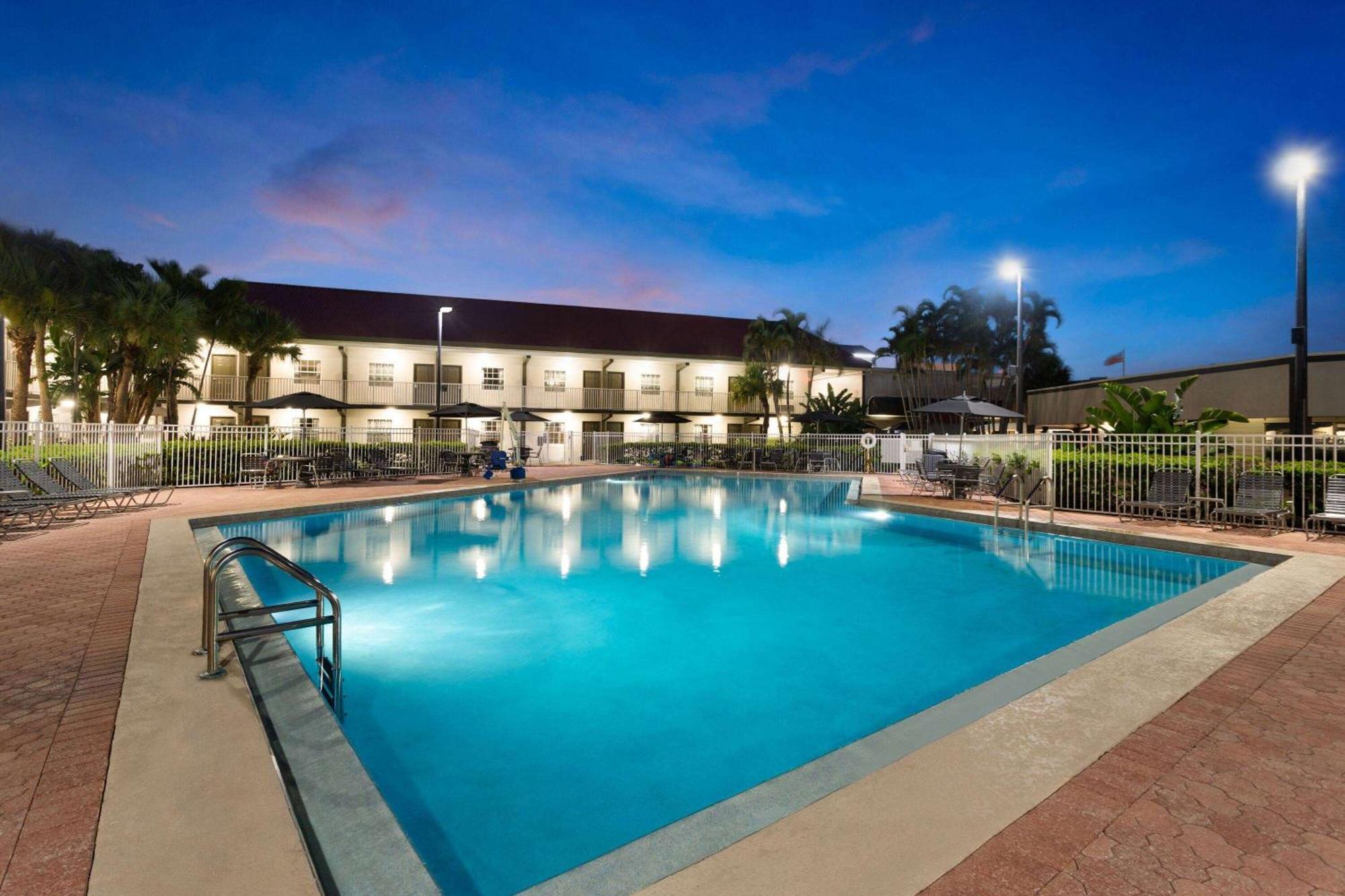 La Quinta Inn By Wyndham Cocoa Beach-Port Canaveral Exteriér fotografie